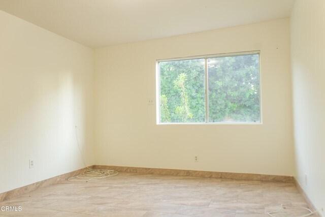 Building Photo - 208 E Loop Dr