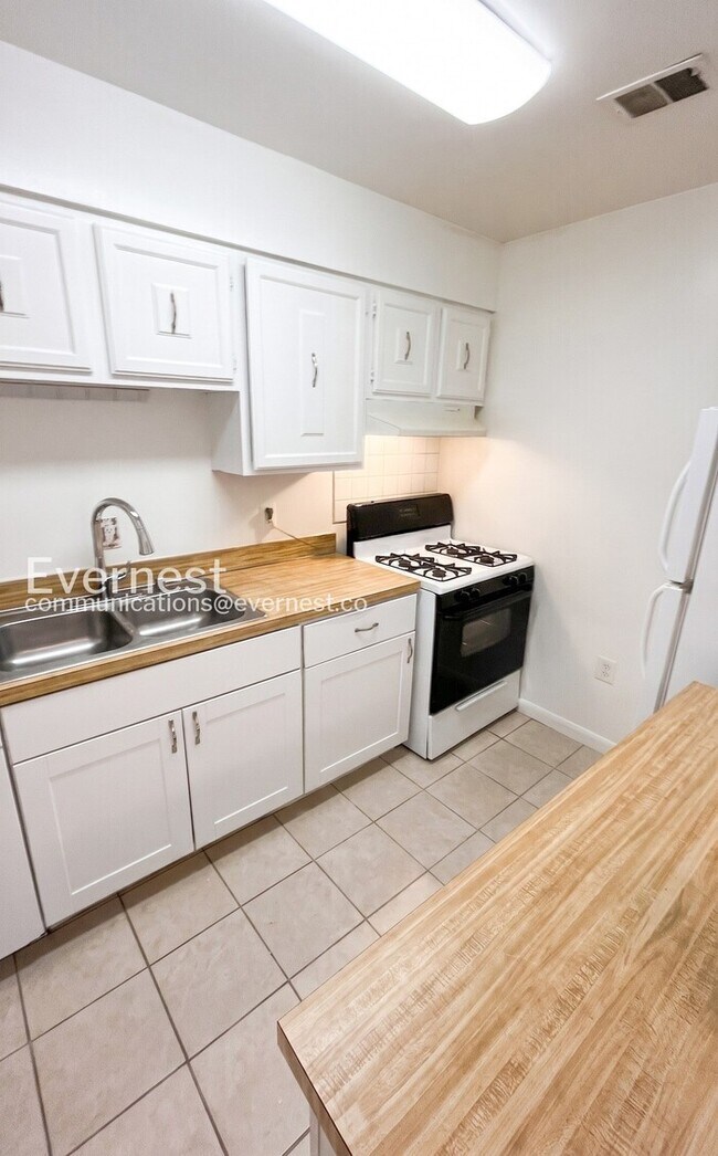 Foto del edificio - 14848 Ensor Ct
