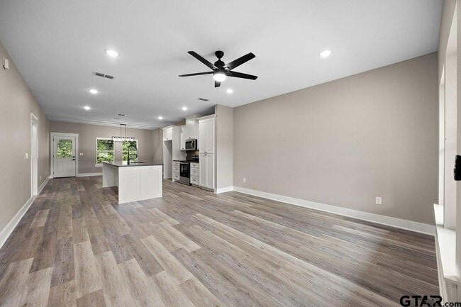 Building Photo - 437 Tara Lane