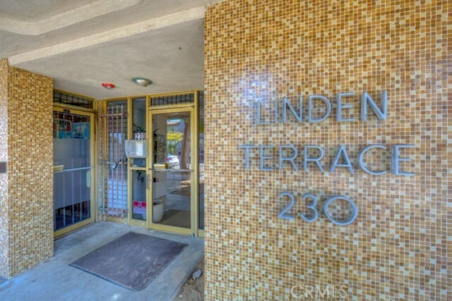 Foto del edificio - 230 Linden Ave