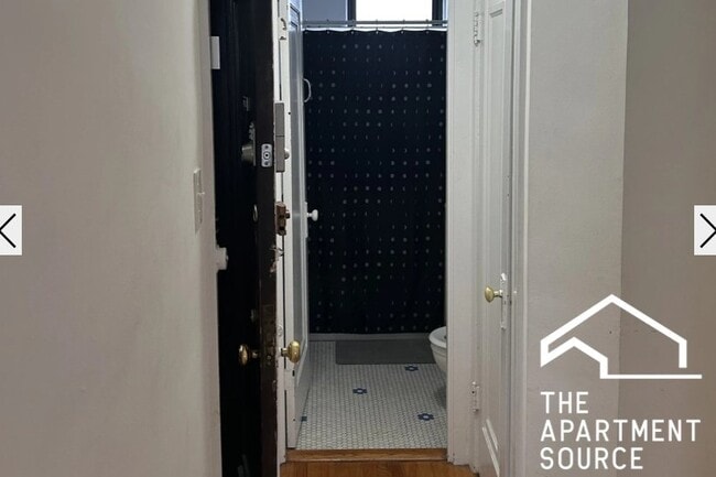 Photo - 1911 W Larchmont Ave Apartment