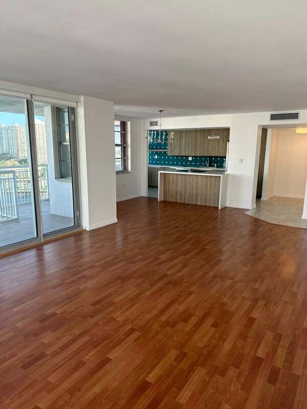 Foto del edificio - 18041 Biscayne Blvd