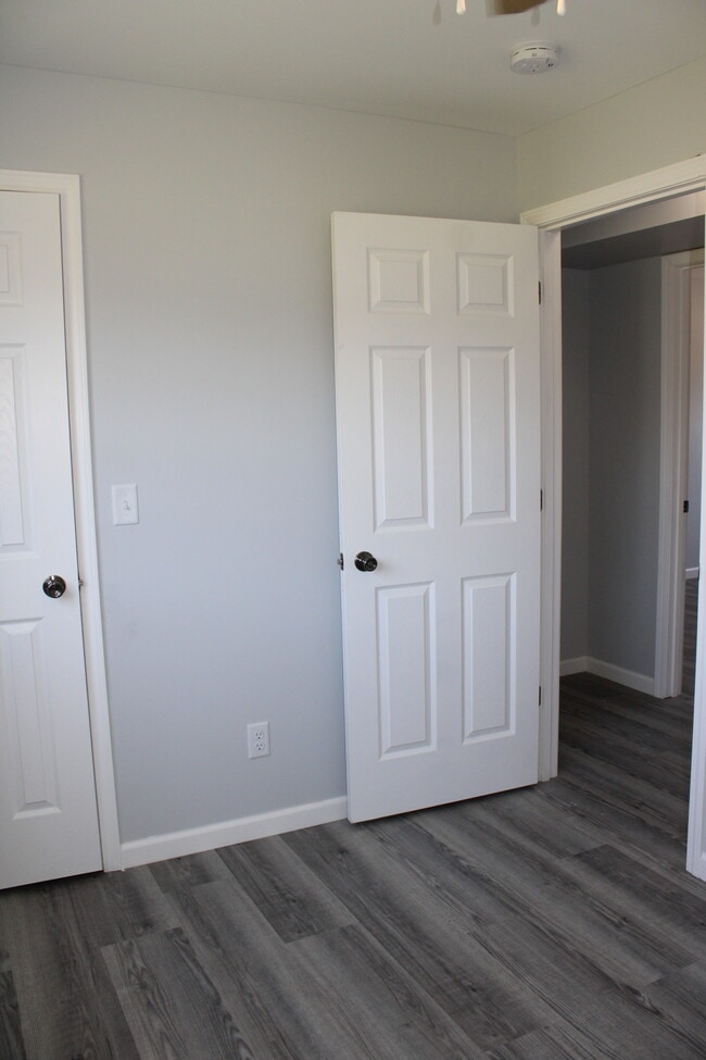 Building Photo - 1619 S Green River Rd