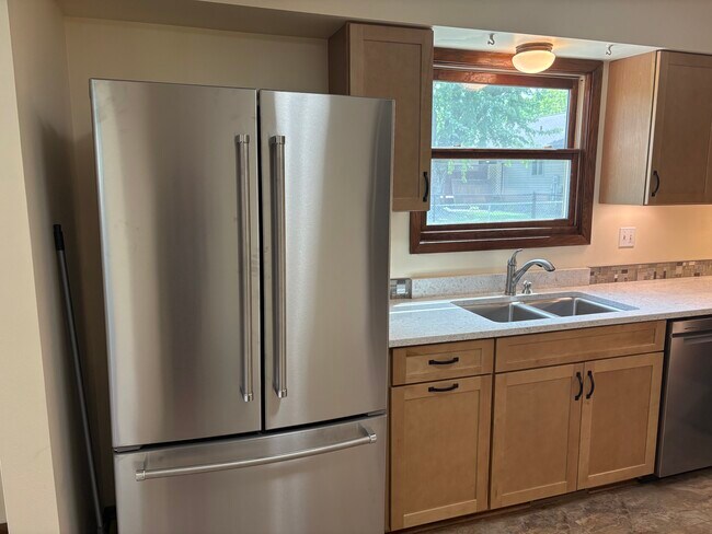 Kitchen - 2033 Greenwood Dr