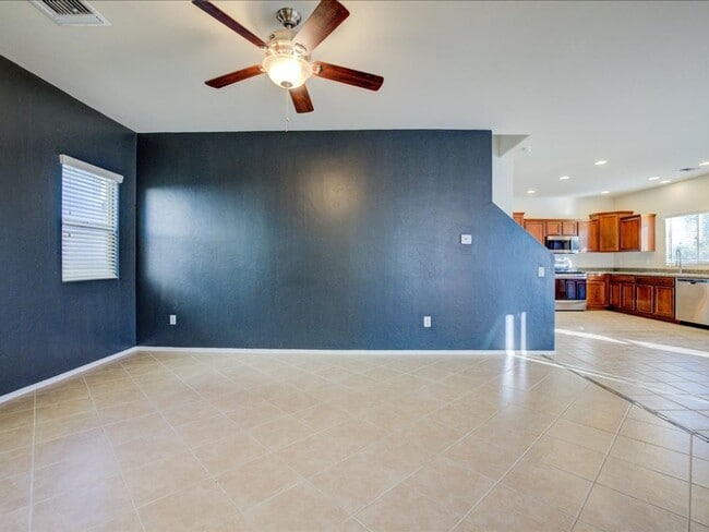Building Photo - PROMO 1/2 OFF FIRST MONTH'S RENT!!*