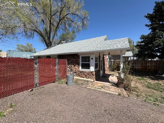 Photo - Centrally Located 1 Bedroom 1 Bathroom wit... House