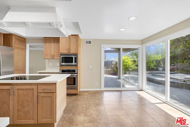 Building Photo - 26572 Academy Dr