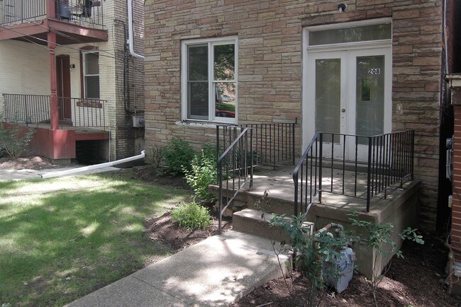 Building Photo - 208 West St