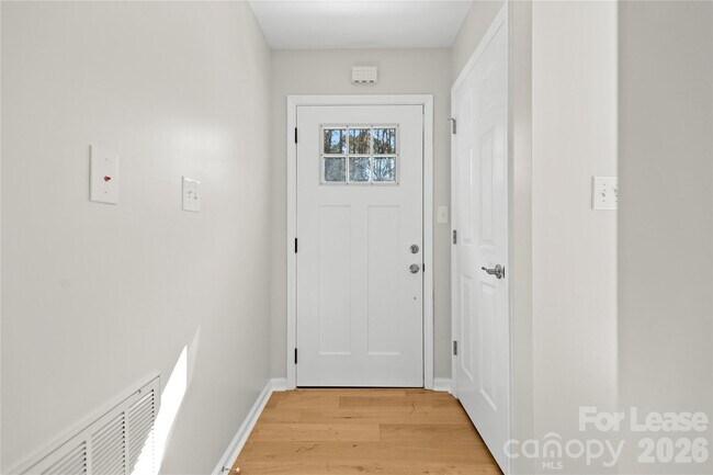Foto del edificio - 280 Lakeview Shores Loop