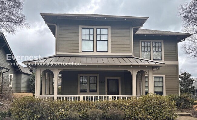 Foto del edificio - Home with Pool, Patio, and Fitness Center