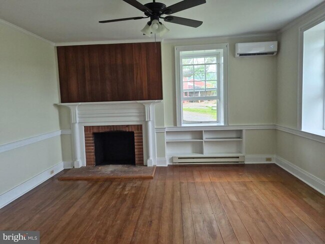 Foto del edificio - 11037 Harp Hill Rd
