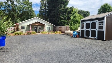 Building Photo - 1429 Juniper Ln
