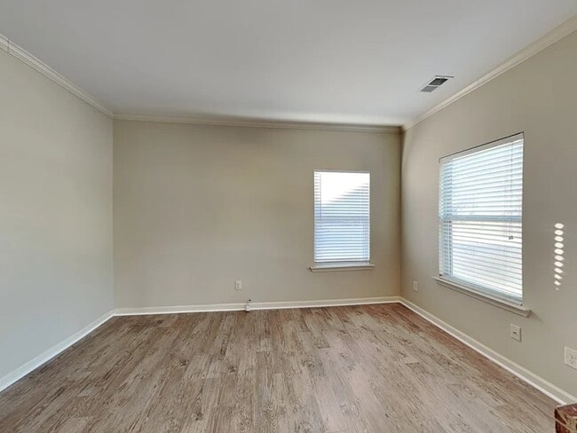 Building Photo - 2064 Hydrangea Ln