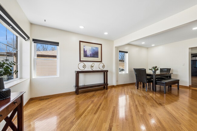 Building Photo - 23 W Algonquin Rd