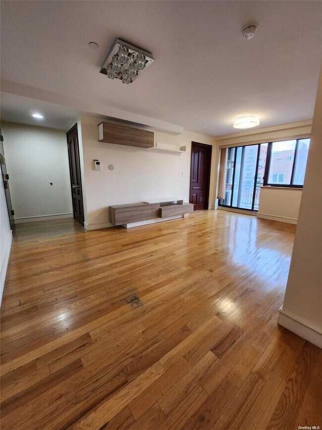 Foto del edificio - 132-26 Avery Ave