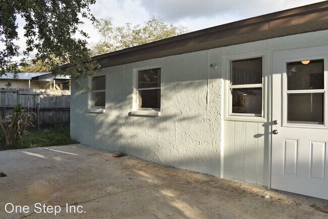 Foto del edificio - 3 br, 1 bath House - 4645 Gazania St