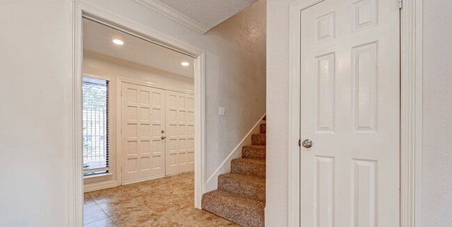 Building Photo - 1746 Cloister Dr