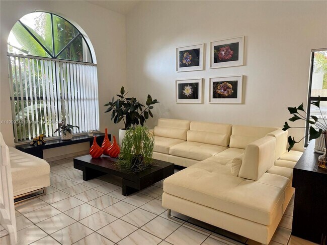 Foto del edificio - 490 W 33rd Place, Hialeah, FL 33012