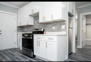 Building Photo - 3821 N Greenview Ave