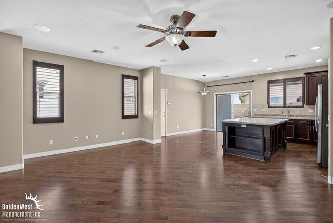 Building Photo - Beautiful 3Bdm 2.5Ba Home with Private Backyard in Power Ranch!