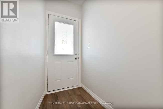 Building Photo - 35 Inkerman St