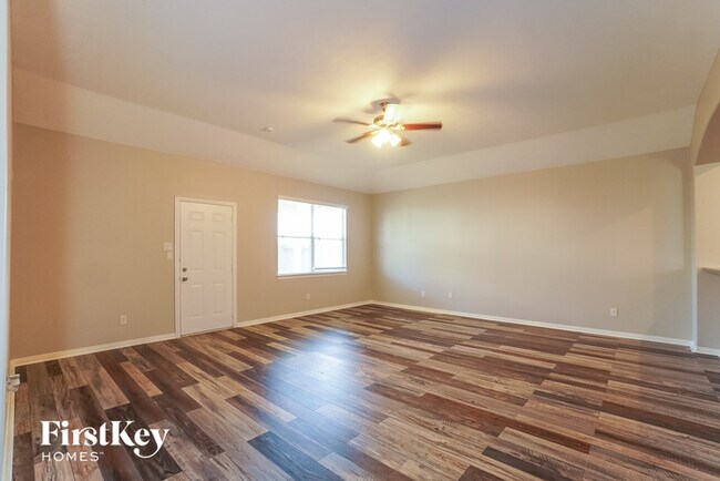 Foto del edificio - 8119 Loetsch Ridge Way