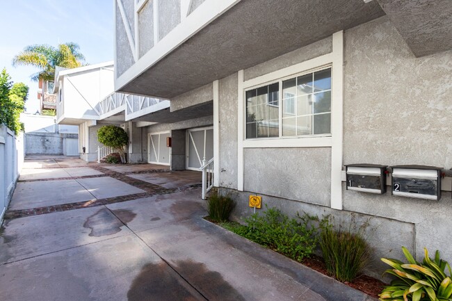 Foto del edificio - Bright & Spacious Redondo Beach Townhome –...