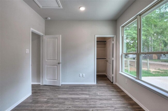 Building Photo - 9650 Warm Spring