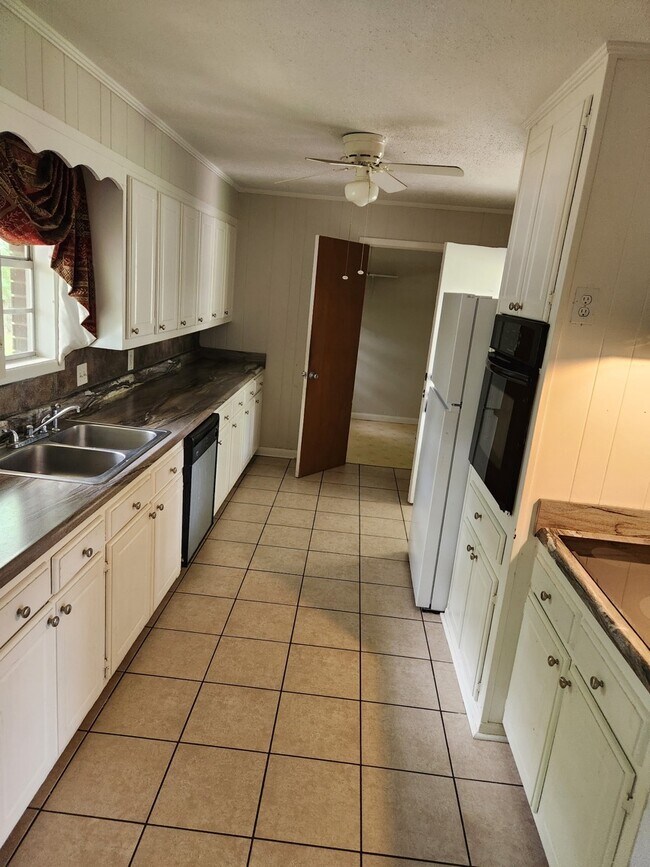 Foto del edificio - 803 Stewart Dr