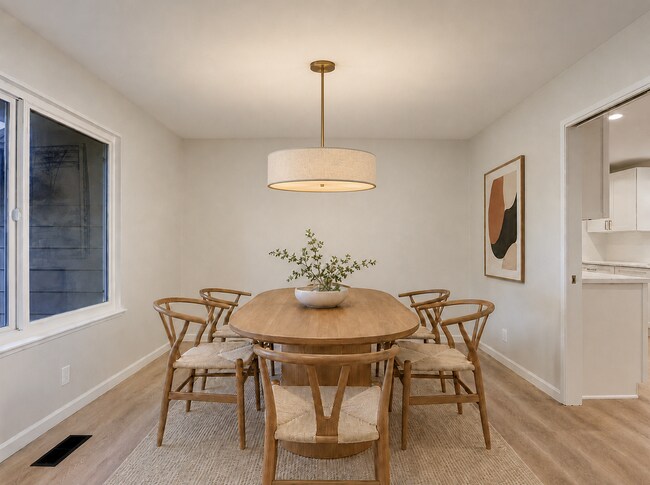 Foto del edificio - Beautiful Dublin Home with EV Charging and Spacious Patio