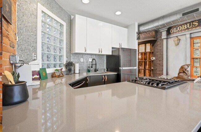 Foto del edificio - 974 N High St