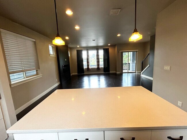 Foto del edificio - 3 Bedroom Home Across The Street From Villa Sports!!