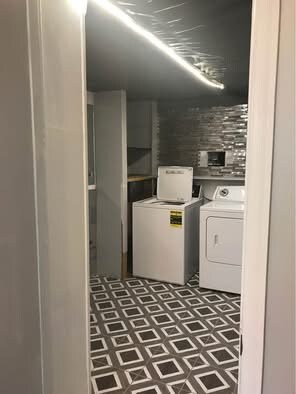 Lavadero - 2629 Commonwealth Dr
