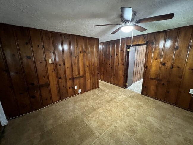 Building Photo - Charming 2 Bedroom Duplex on Sunshine Rd