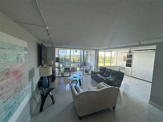 Building Photo - 16300 Golf Club Rd