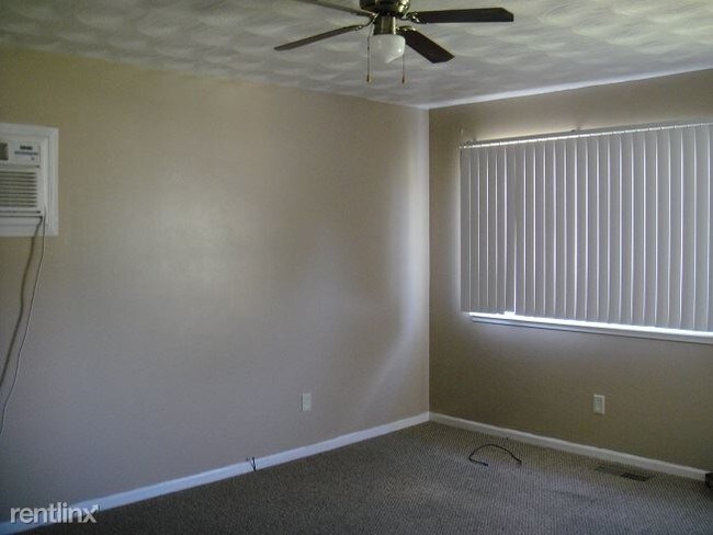 Building Photo - 2 br, 1 bath Duplex - 708 Armstrong Rd