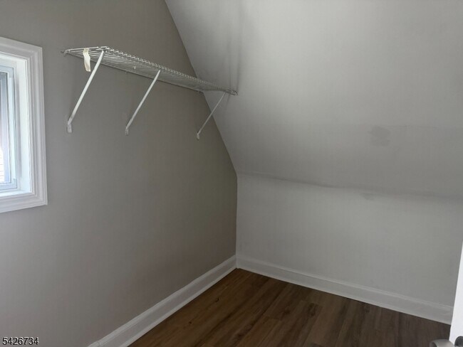 Foto del edificio - 37 Mapes Ave