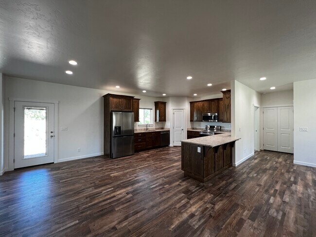 Kitchen/Dining - 5306 E Lewis Ln