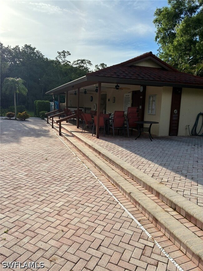 Foto del edificio - 2074 Pine Isle Ln