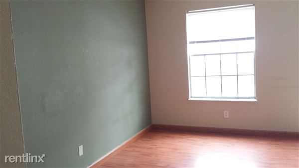 Building Photo - 4701 S Pointe Dr