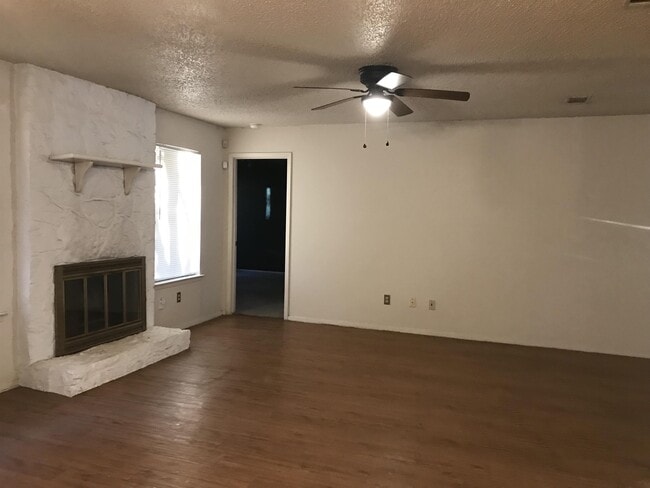 Building Photo - 9302 Canus Dr