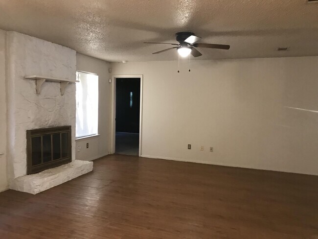 Foto del edificio - 9302 Canus Dr