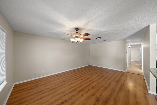 Foto del edificio - 1417 Hillside Dr