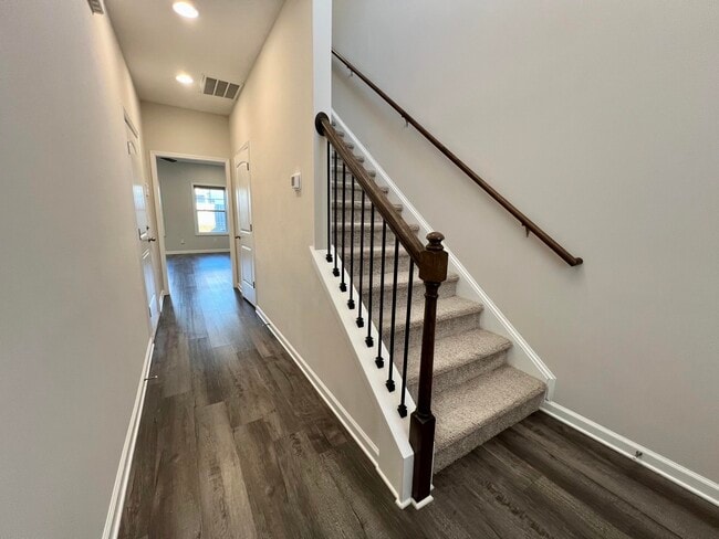 Foto del edificio - 4044 Thimbleberry Dr