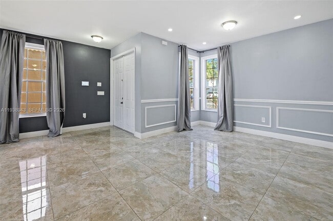 Foto del edificio - 1852 SW 156th Ave