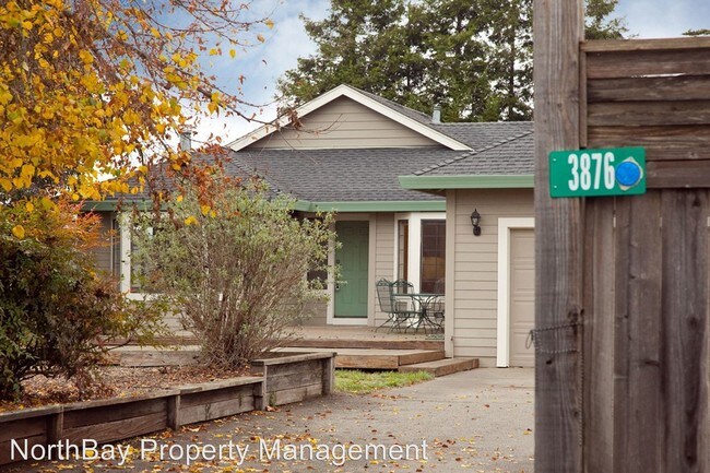 Building Photo - 3876 Llano Rd
