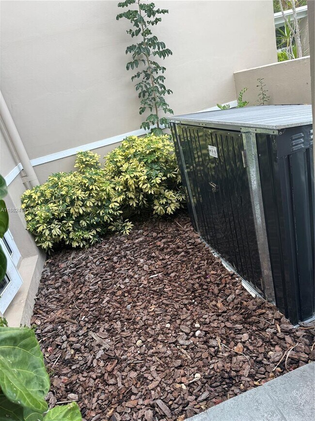 Foto del edificio - 5460 SW 70th Pl N