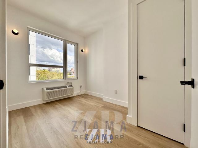 Foto del edificio - 2 bedroom in Brooklyn NY 11225