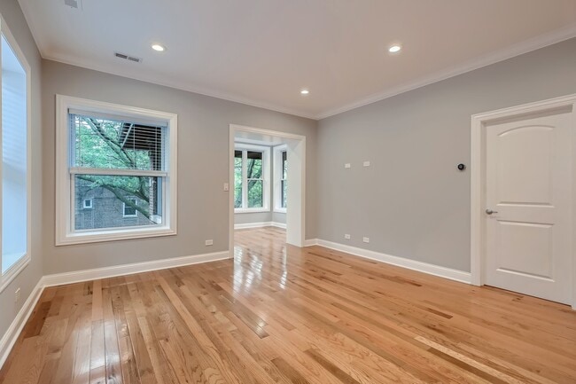 Building Photo - 1502 W Jonquil Terrace