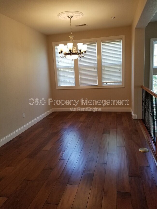 Building Photo - 3687 Whitworth Dr